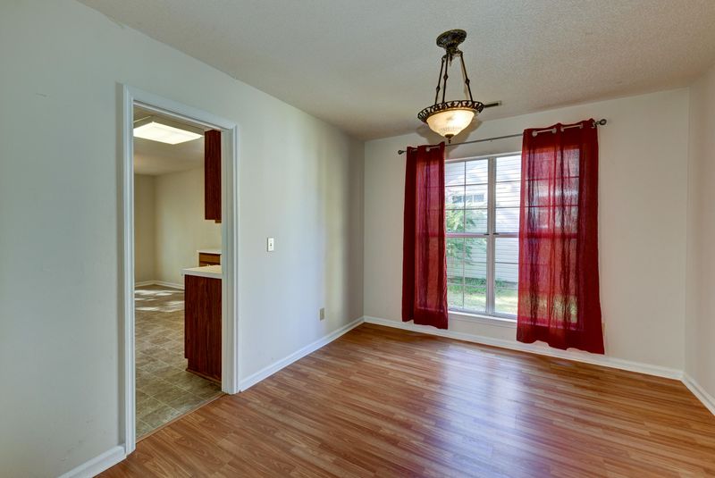 2401 Castlereagh Rd, Charleston, SC 29414