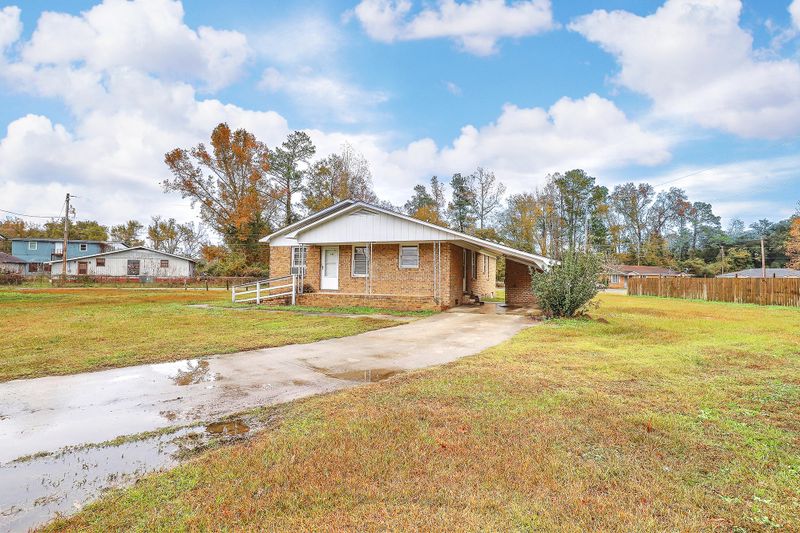 136 Wells Cir, Saint Stephen, SC 29479