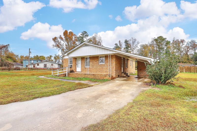 136 Wells Cir, Saint Stephen, SC 29479