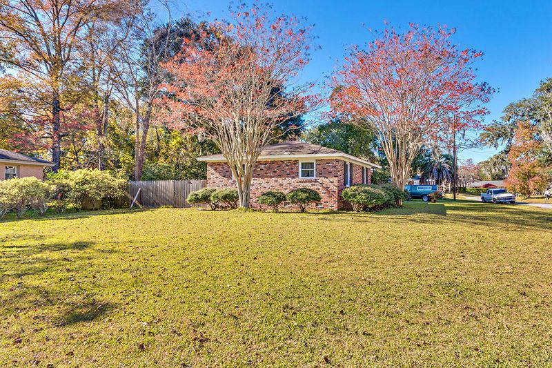 1244 Redeemer Dr, Hanahan, SC 29410