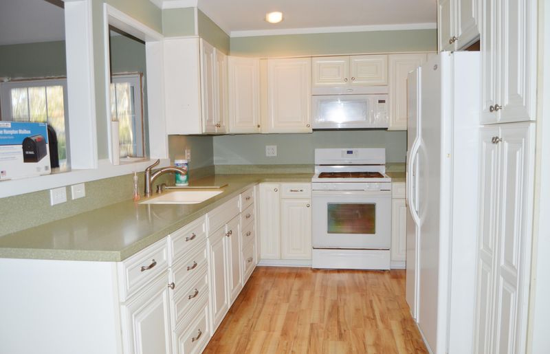 9003 Deerwood Dr, North Charleston, SC 29406