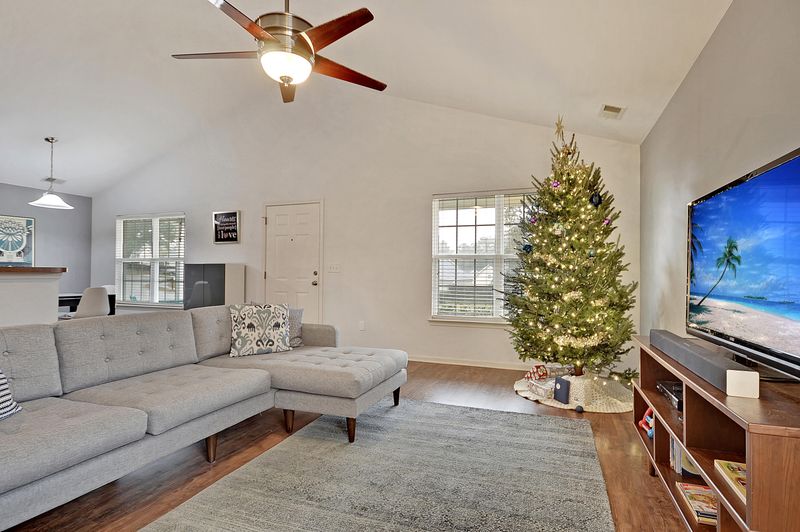 307 Huntington Ct, Hanahan, SC 29410