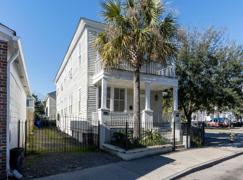 689 King St, Charleston, SC 29403