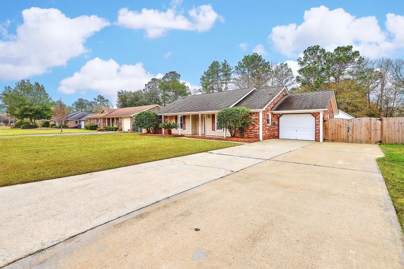 212 Longleaf Rd, Summerville, SC 29486