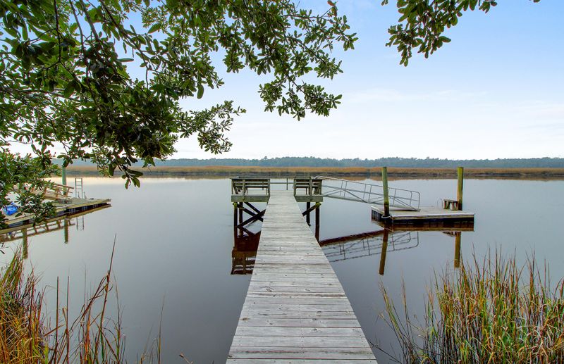 105 River Oak Ln, North Charleston, SC 29418