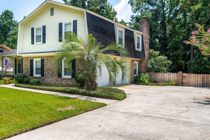 21 Lombardi Ln, Hanahan, SC 29410