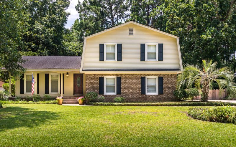 21 Lombardi Ln, Hanahan, SC 29410