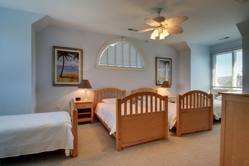 206 Charleston Blvd, Isle Of Palms, SC 29451