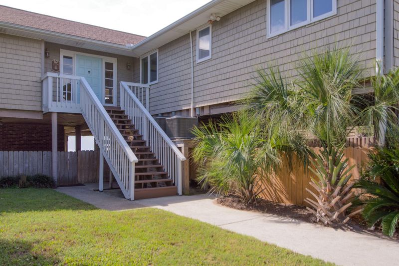 1105 E Arctic Ave, Folly Beach, SC 29439