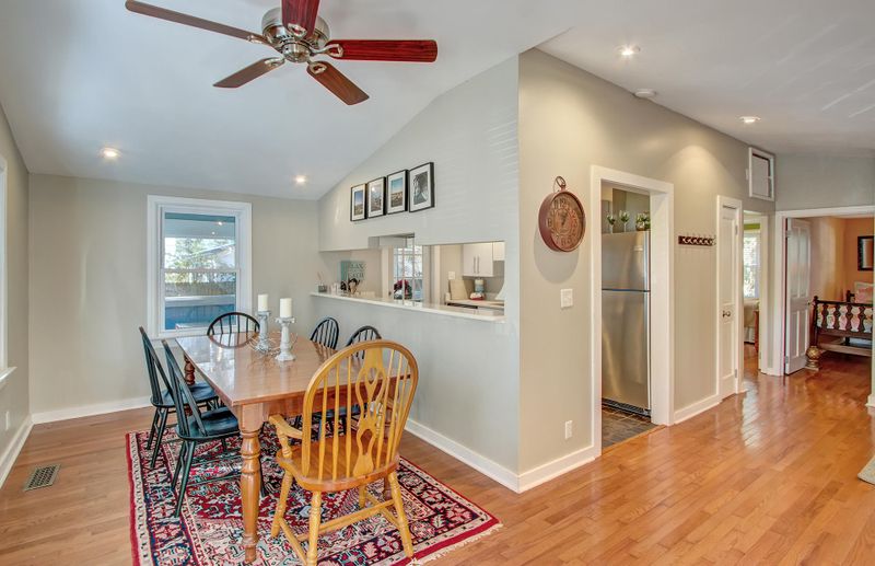 210 W Hudson Ave, Folly Beach, SC 29439