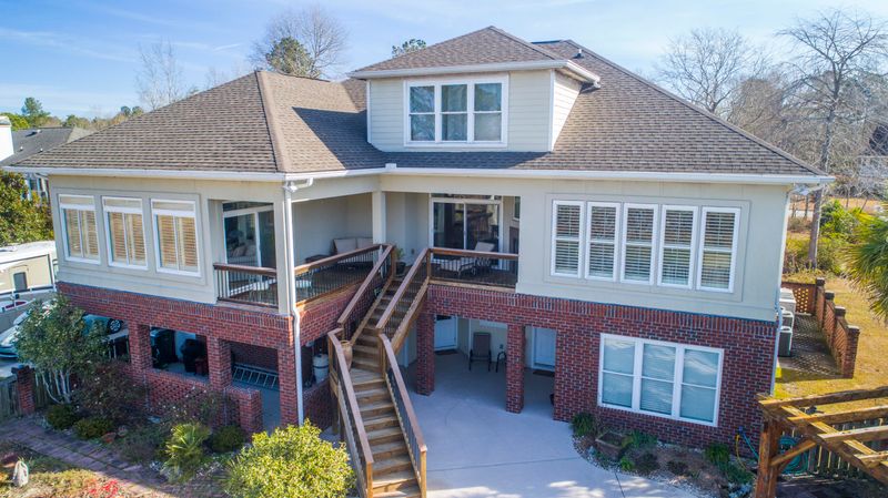 2050 W Lake Shore Dr, Pinopolis, SC 29469
