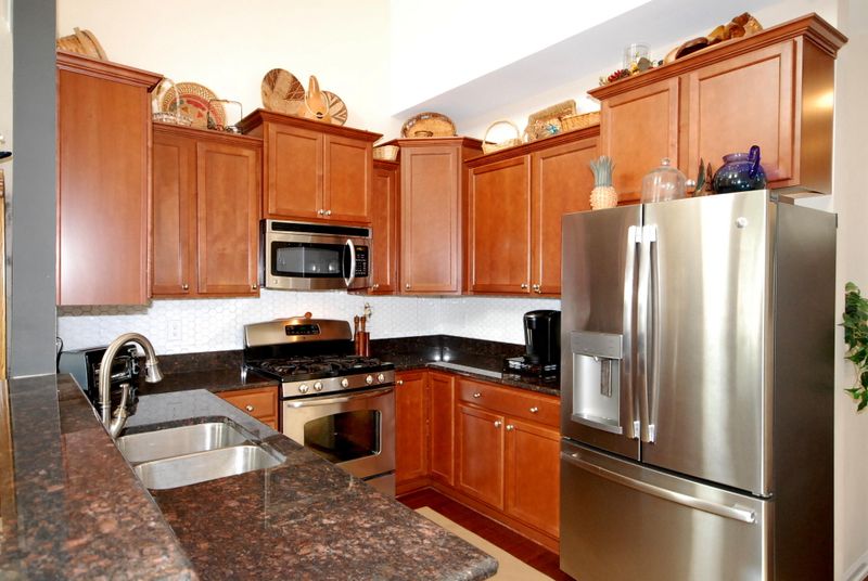 811 Bibury Ct, Charleston, SC 29414