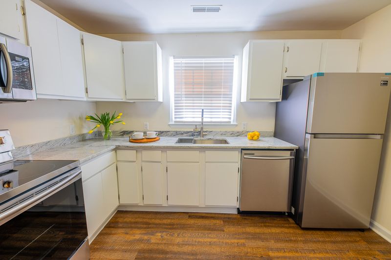 1603 W Robinhood Dr, Charleston, SC 29407