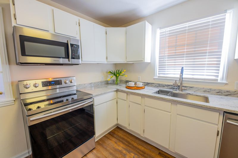 1603 W Robinhood Dr, Charleston, SC 29407