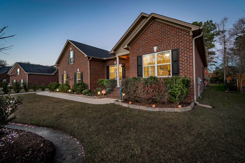 8739 Alexandria Dr, North Charleston, SC 29420