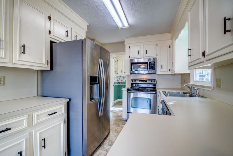 65 Monte Sano Dr, Hanahan, SC 29410