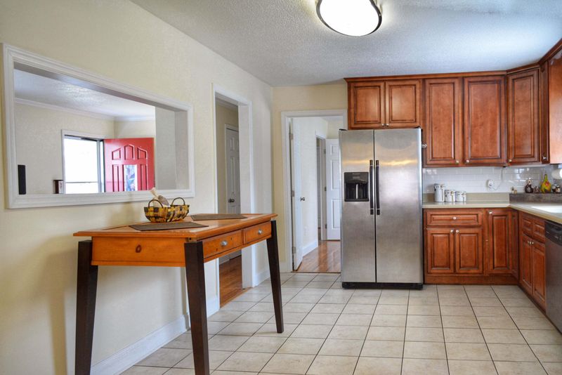 3411 Pinoca Ln, North Charleston, SC 29420