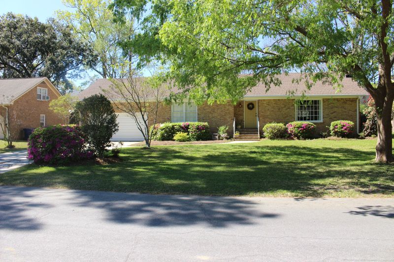 879 Friendly Cir, Charleston, SC 29414