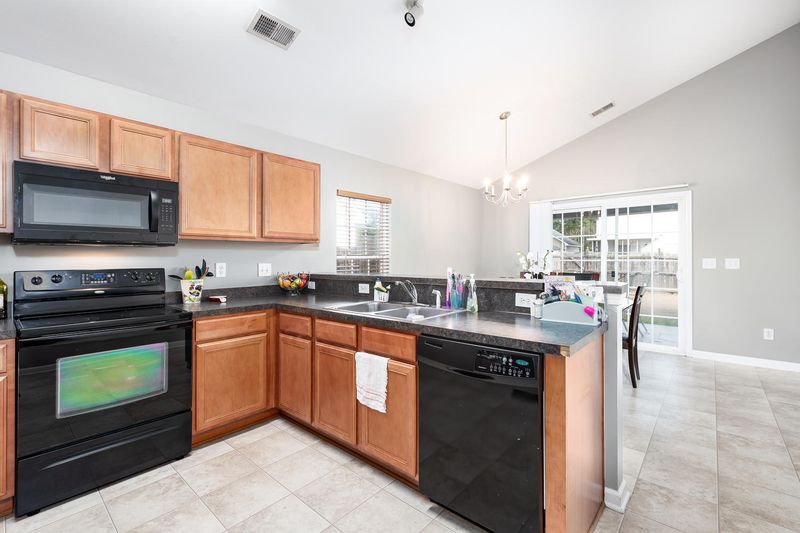 420 Green Park Ln, Goose Creek, SC 29445