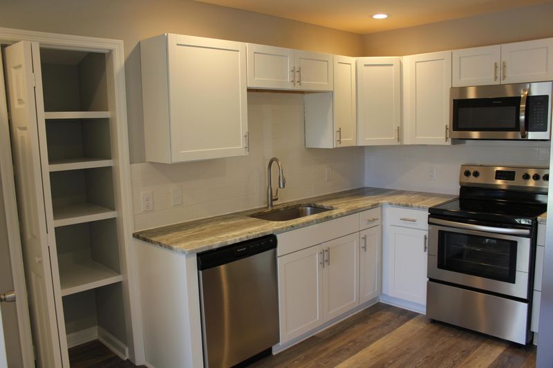 1718 Pickett St, Charleston, SC 29412