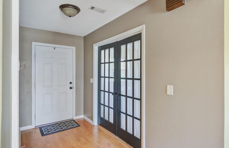 400 Woodbridge Dr, Summerville, SC 29486