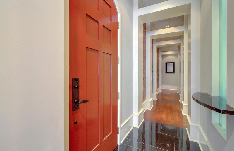 346 King St #E, Charleston, SC 29401