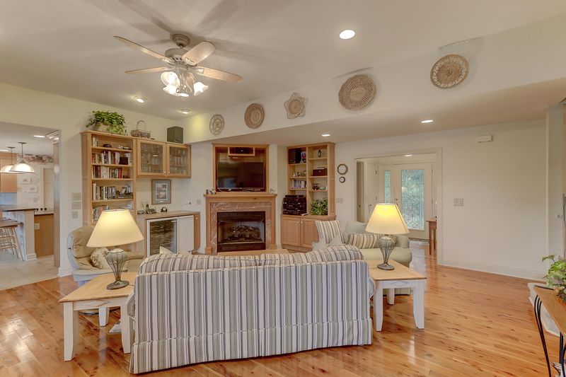 15 Edgewater Al, Isle Of Palms, SC 29451