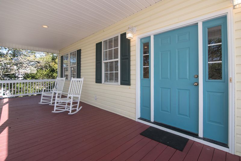 2707 Neptune St, Edisto Island, SC 29438