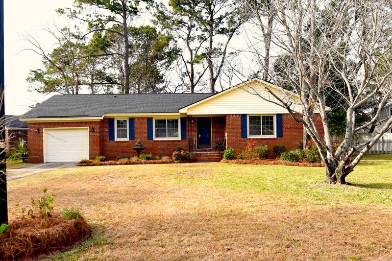 1174 Main Canal Dr, Mount Pleasant, SC 29464
