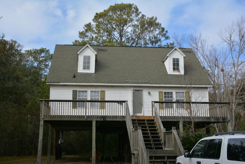 8270 Oyster Factory Rd, Edisto Island, SC 29438