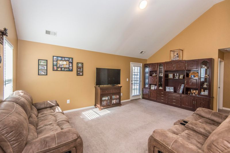 181 Blackstone Dr, Moncks Corner, SC 29461