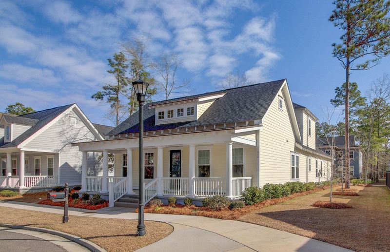 200 N Commodore Way, Summerville, SC 29483