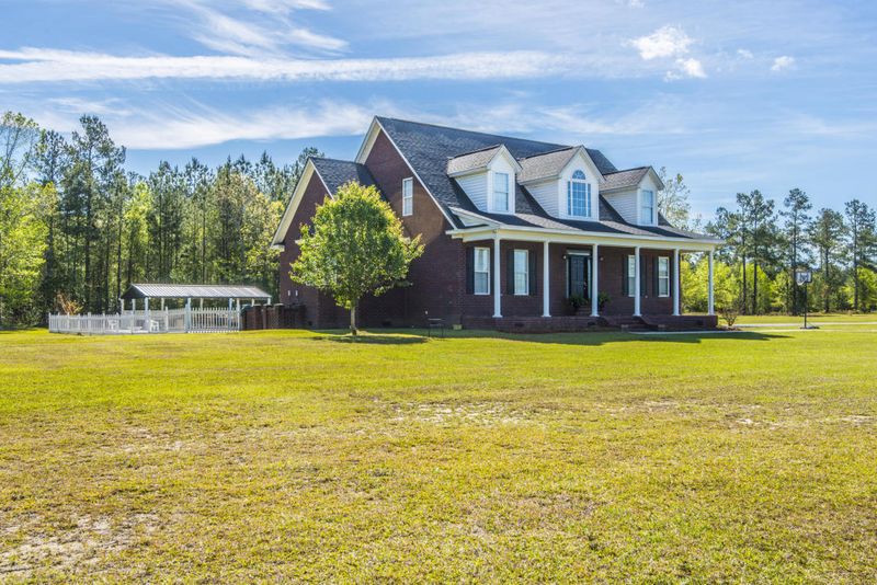 1084 Barnyard Rd, Bonneau, SC 29431