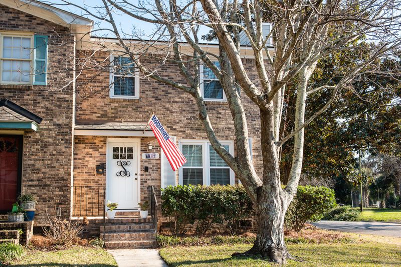 717 Harbor Ln, Mount Pleasant, SC 29464