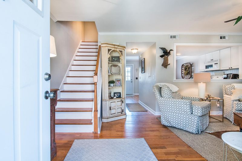 717 Harbor Ln, Mount Pleasant, SC 29464