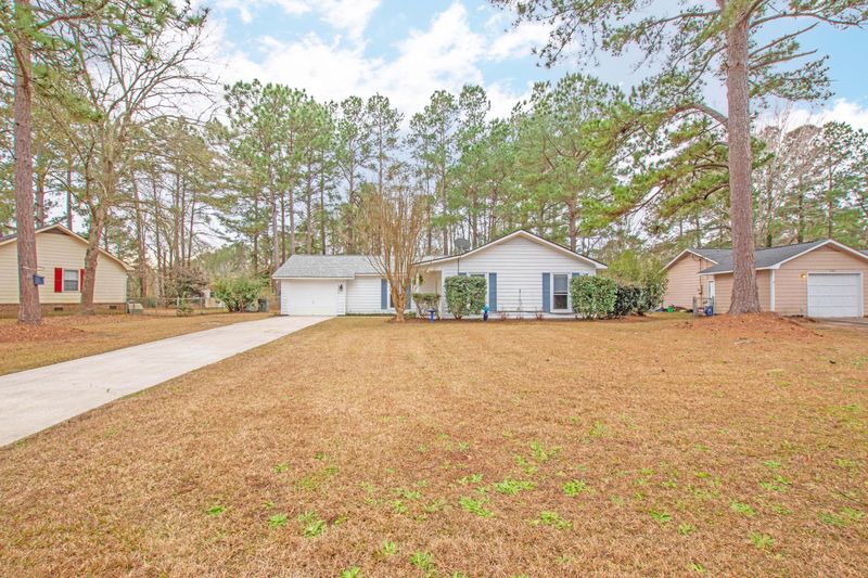 302 Farmhill Dr, Summerville, SC 29483