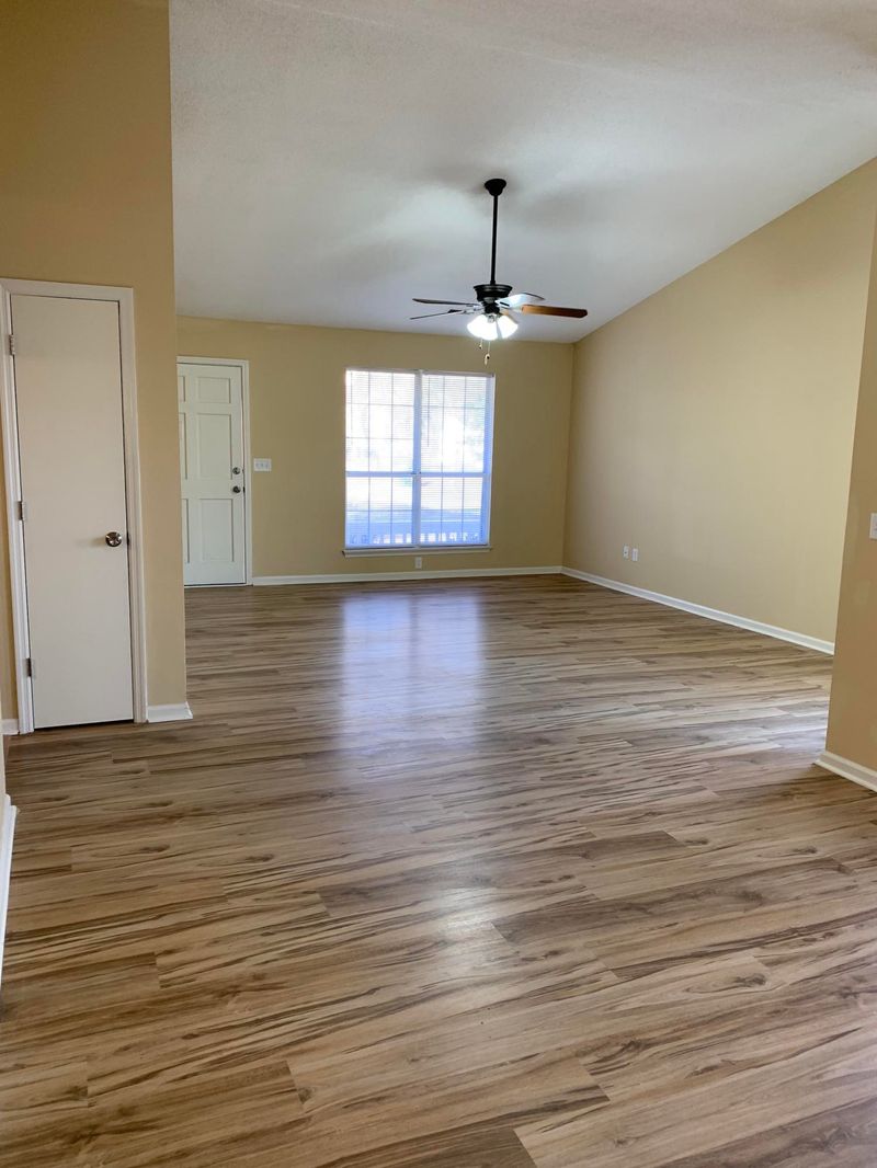 320 Regent St, Summerville, SC 29483