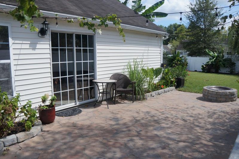 1291 Palm Cove Dr, Charleston, SC 29492
