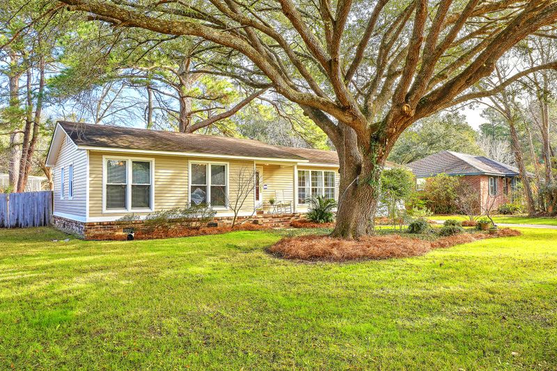 105 Sandtrap Rd, Summerville, SC 29483