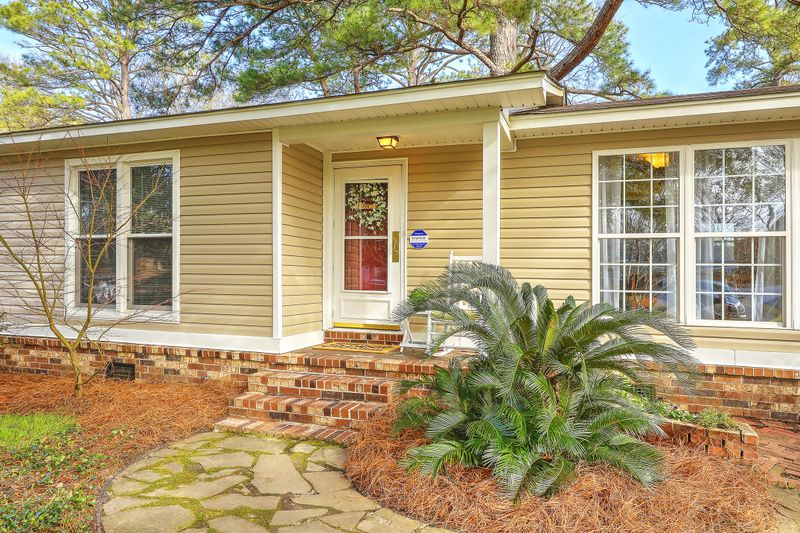 105 Sandtrap Rd, Summerville, SC 29483