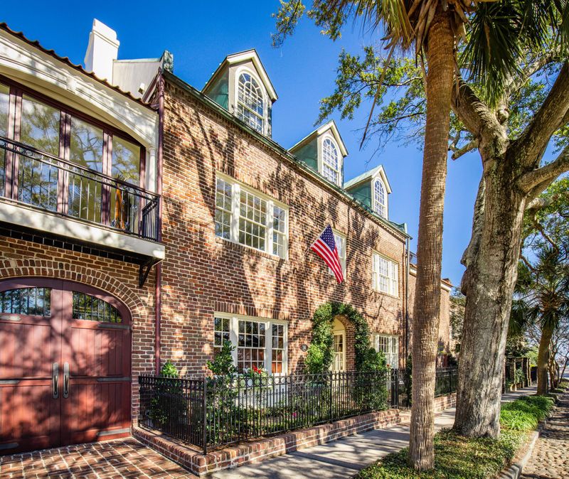16 S Adgers Wharf, Charleston, SC 29401