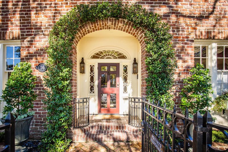 16 S Adgers Wharf, Charleston, SC 29401