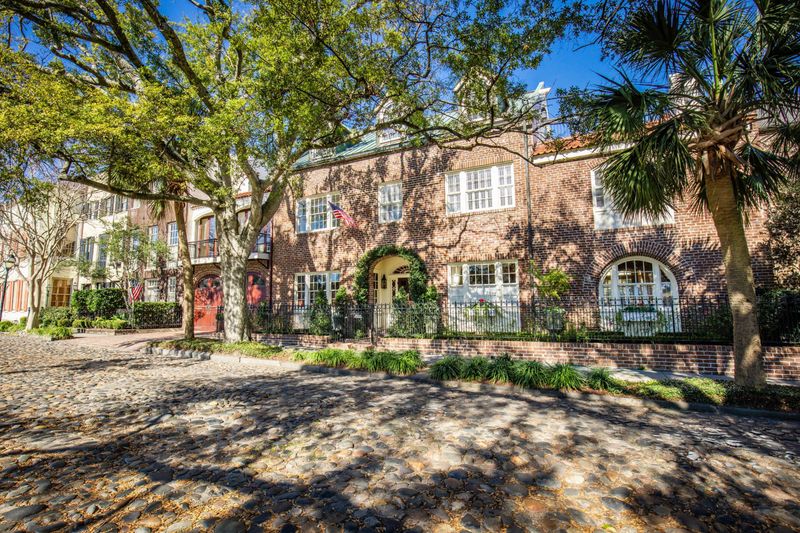 16 S Adgers Wharf, Charleston, SC 29401