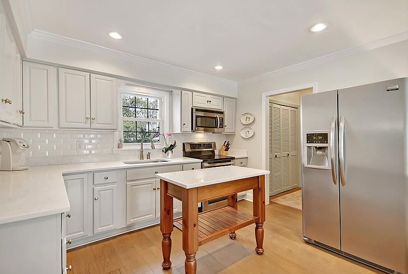 921 Law Ln, Mount Pleasant, SC 29464