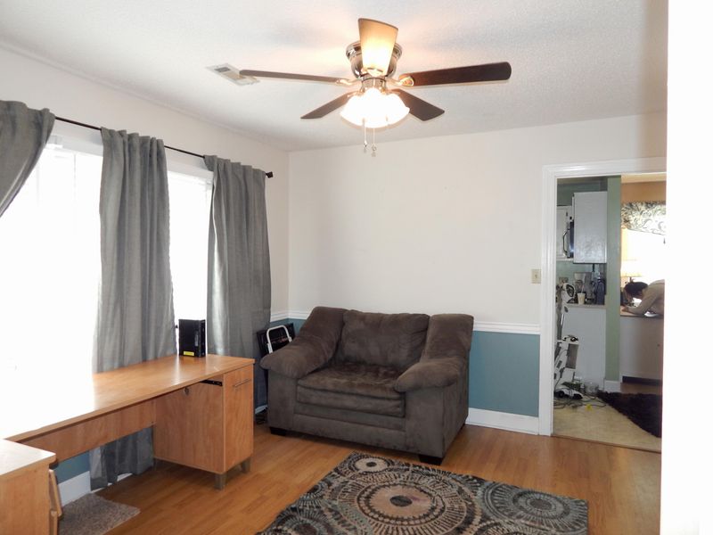 325 Camelot Dr, Goose Creek, SC 29445