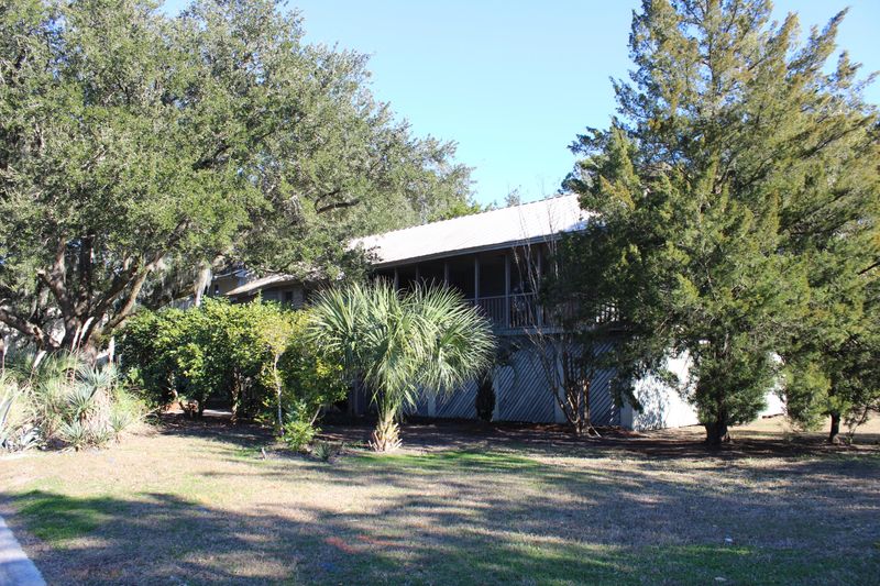 1537 Oaklanding Rd, Mount Pleasant, SC 29464