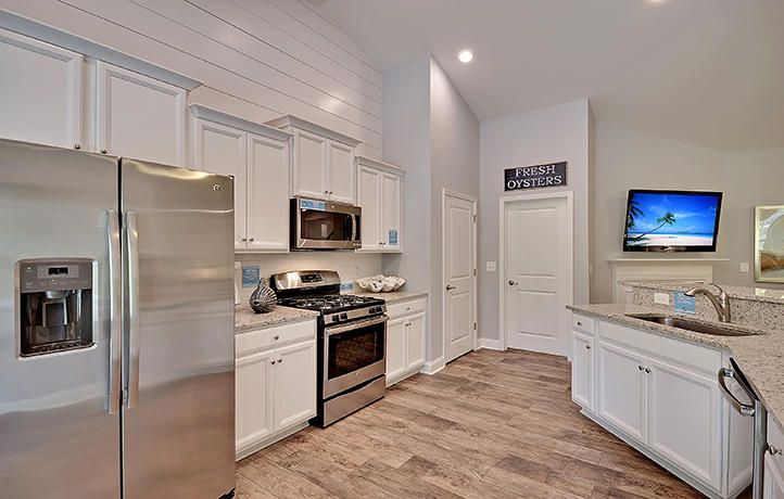 121 Stagecoach Ave, Summerville, SC 29486