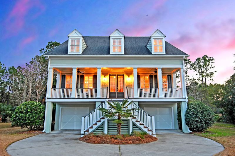 3052 Riverwood Dr, Mount Pleasant, SC 29466
