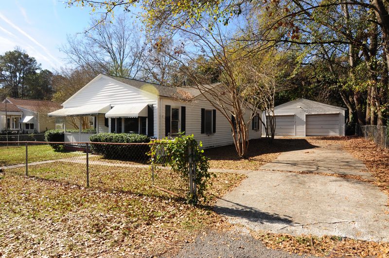 5471 W Lakeland Dr, North Charleston, SC 29406