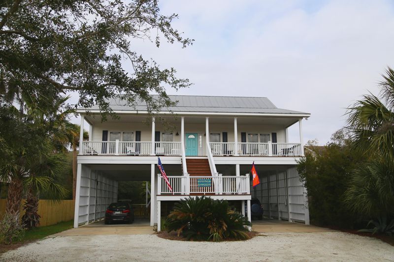 607 Pompano St, Edisto Beach, SC 29438